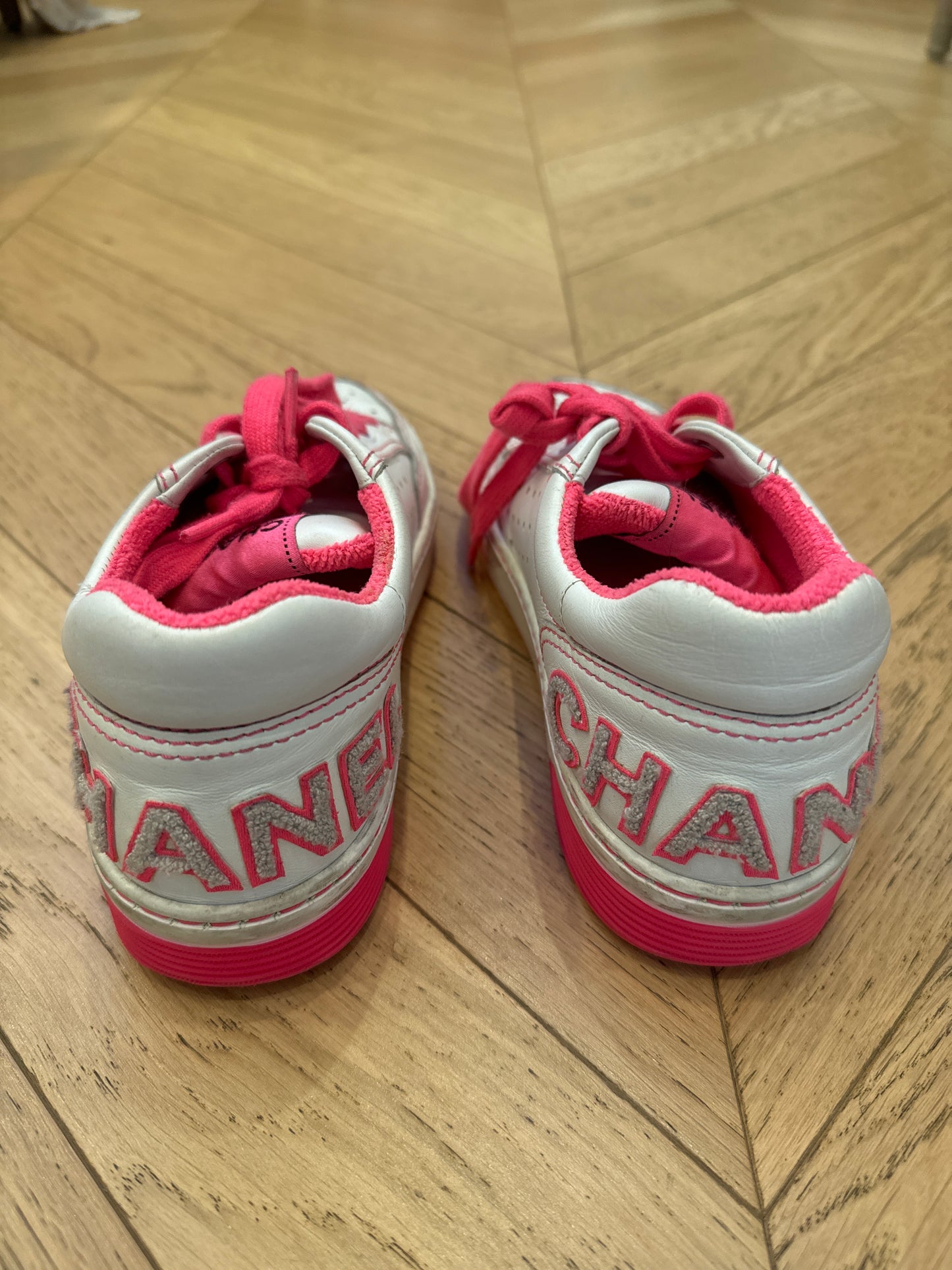 Chanel sneaker daughters size 36