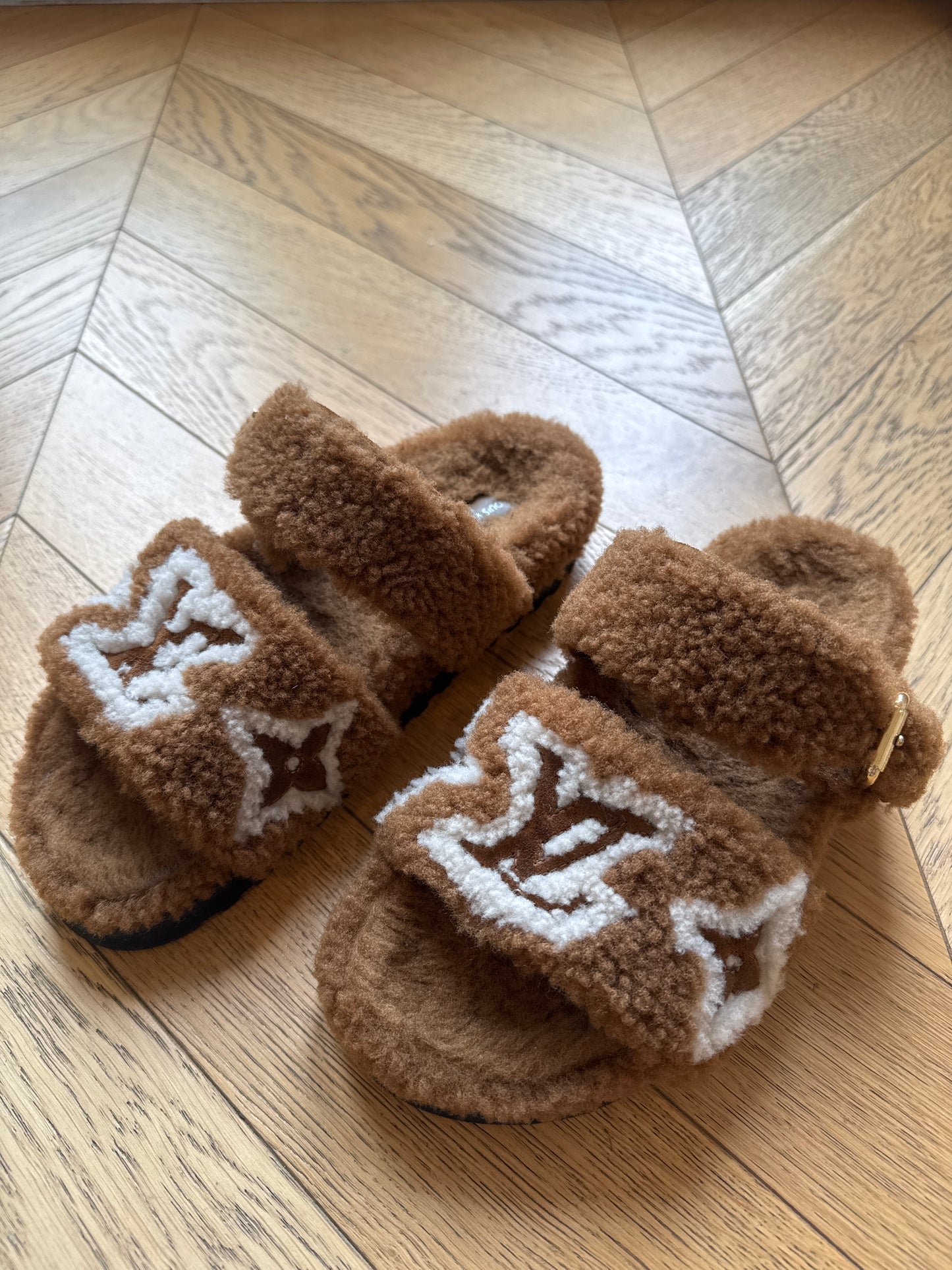 Louis Vuitton flats, 38