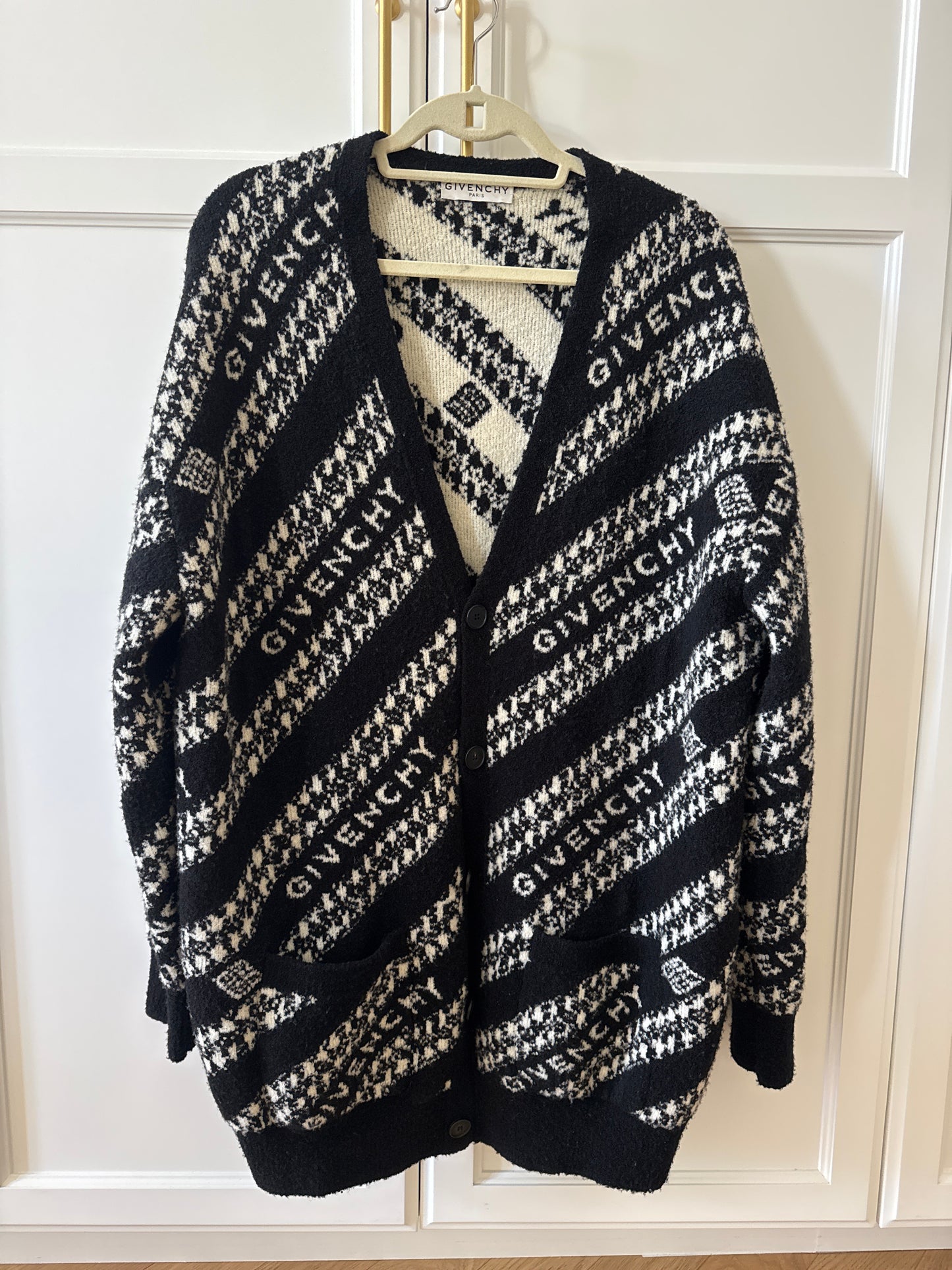 Men’s Givenchy oversized cardigan, L 
