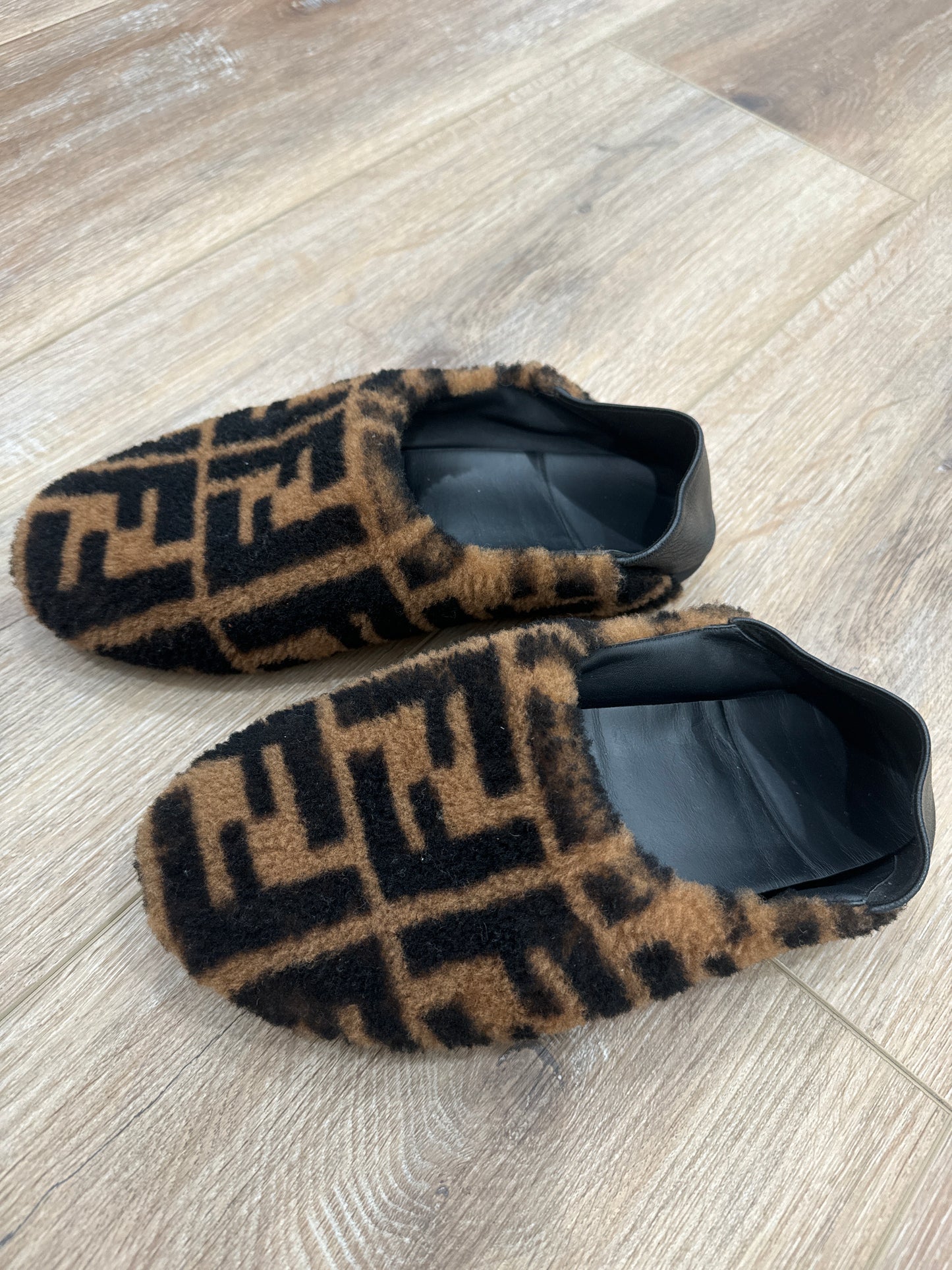 Fendi Leather/shearling Napa Slipper 38