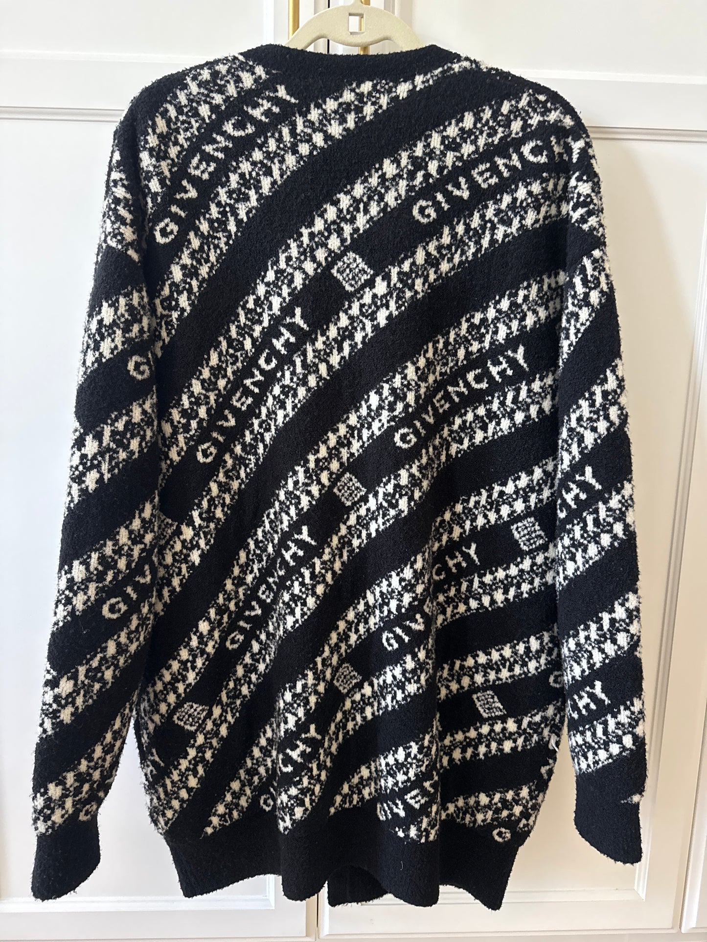 Men’s Givenchy oversized cardigan, L 