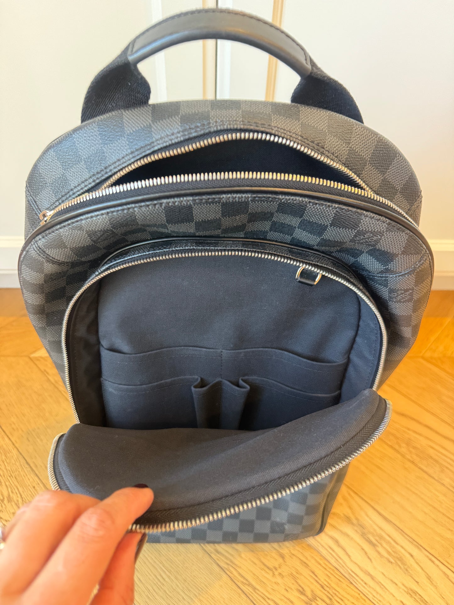 Louis Vuitton monogram Avenue backpack