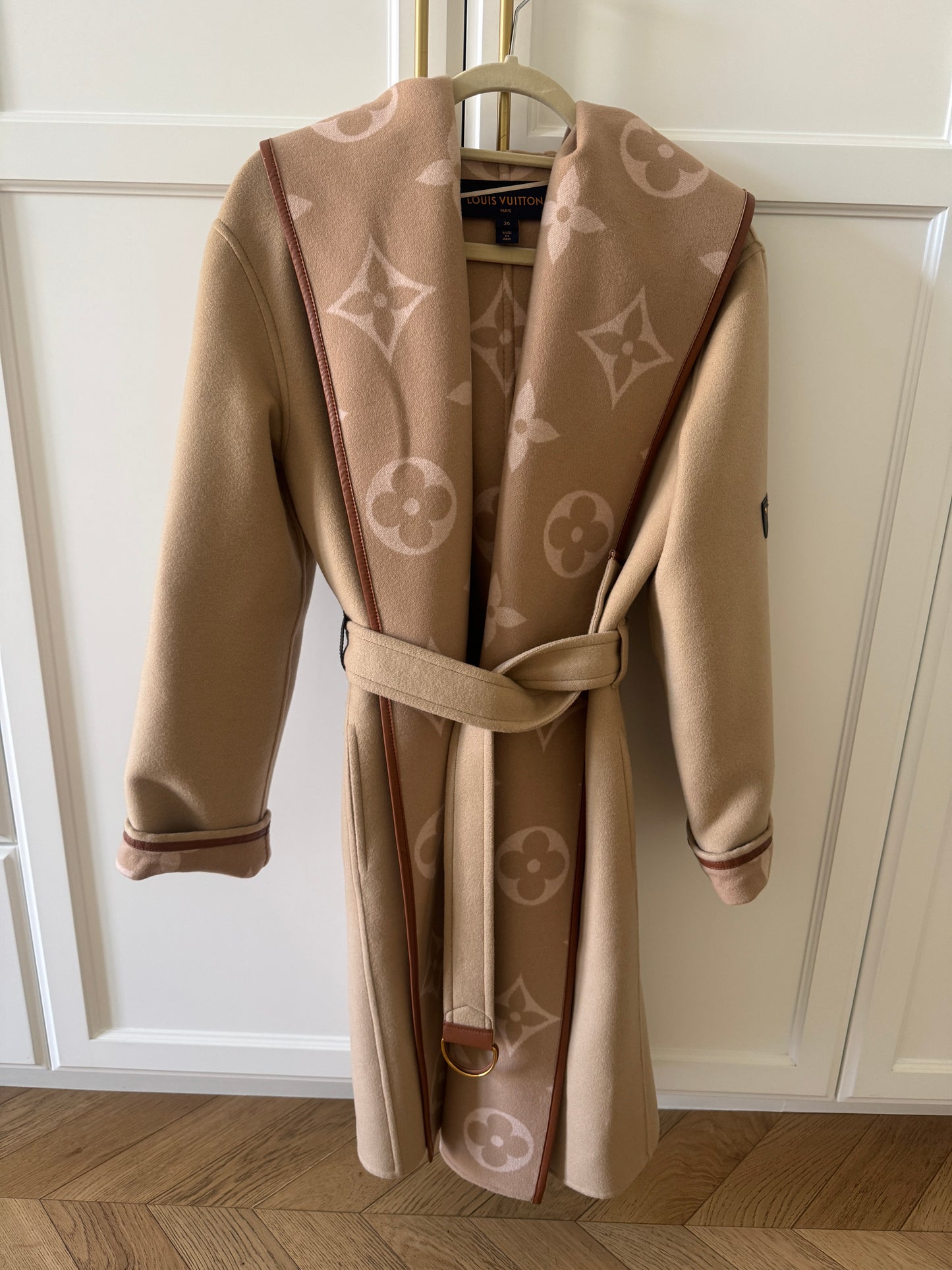 Louis Vuitton coat, 36