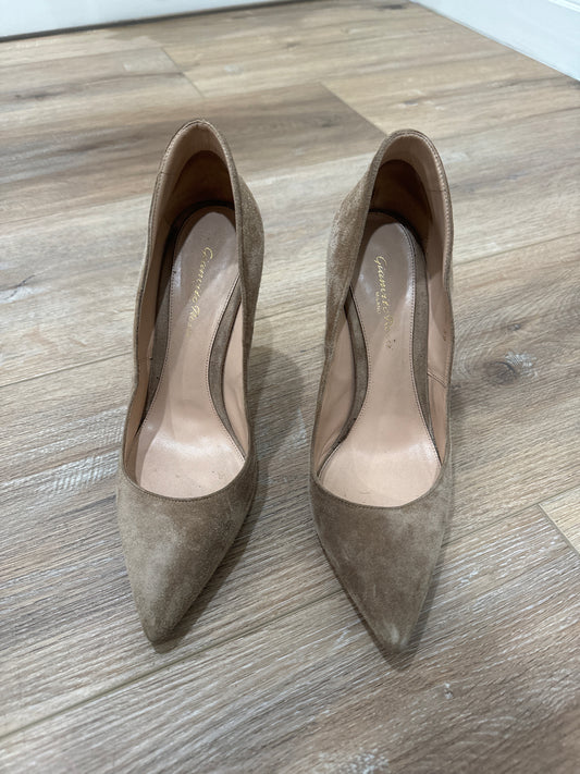 Gianvito Rossi pumps size 39