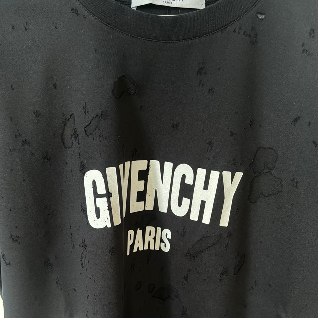 Men’s Givenchy distressed T-shirt, XL￼