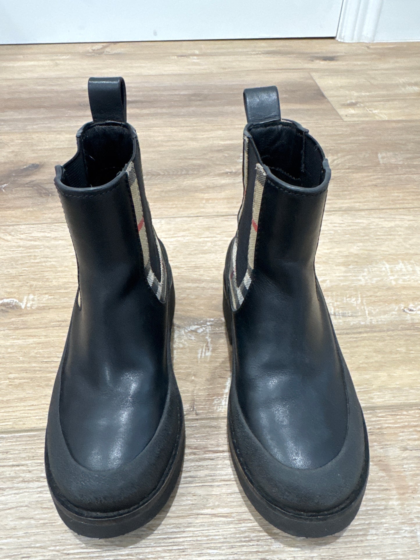 Kids Burberry boots, 29