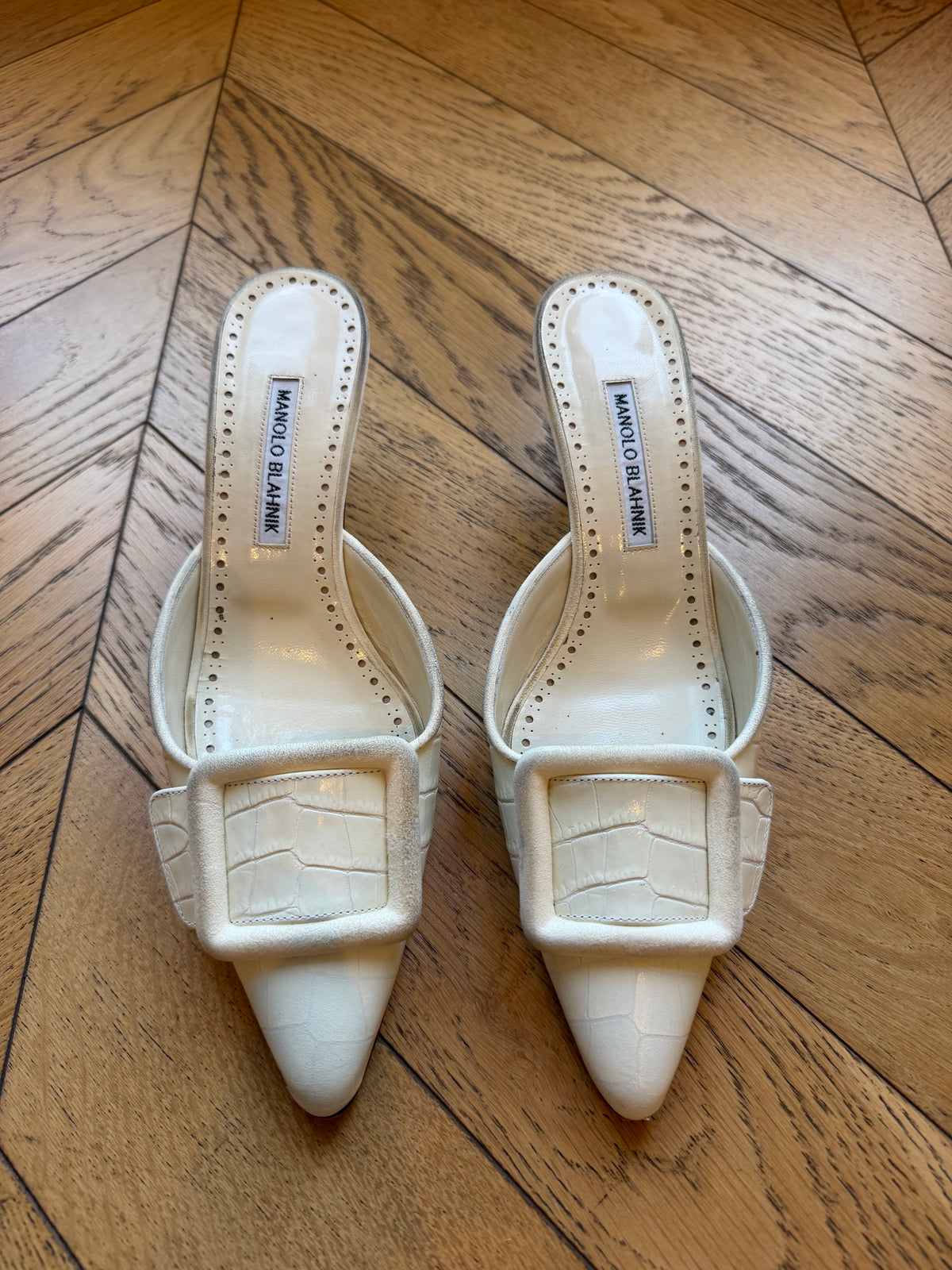 Manolo Maysale croc embossed 38.5