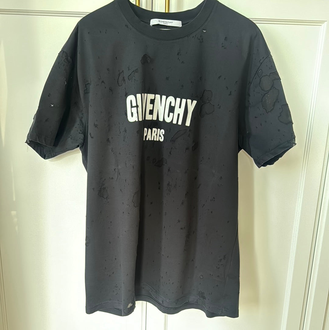 Men’s Givenchy distressed T-shirt, XL￼