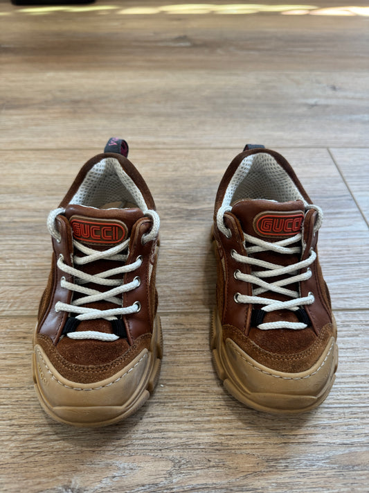 Kids Gucci tennis shoes, 26