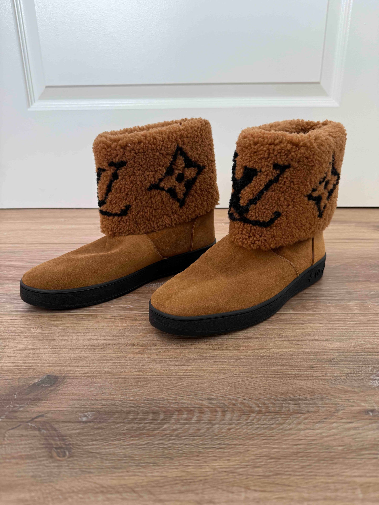 Louis Vuitton Suede/Calfskin Shearling Boot, 38