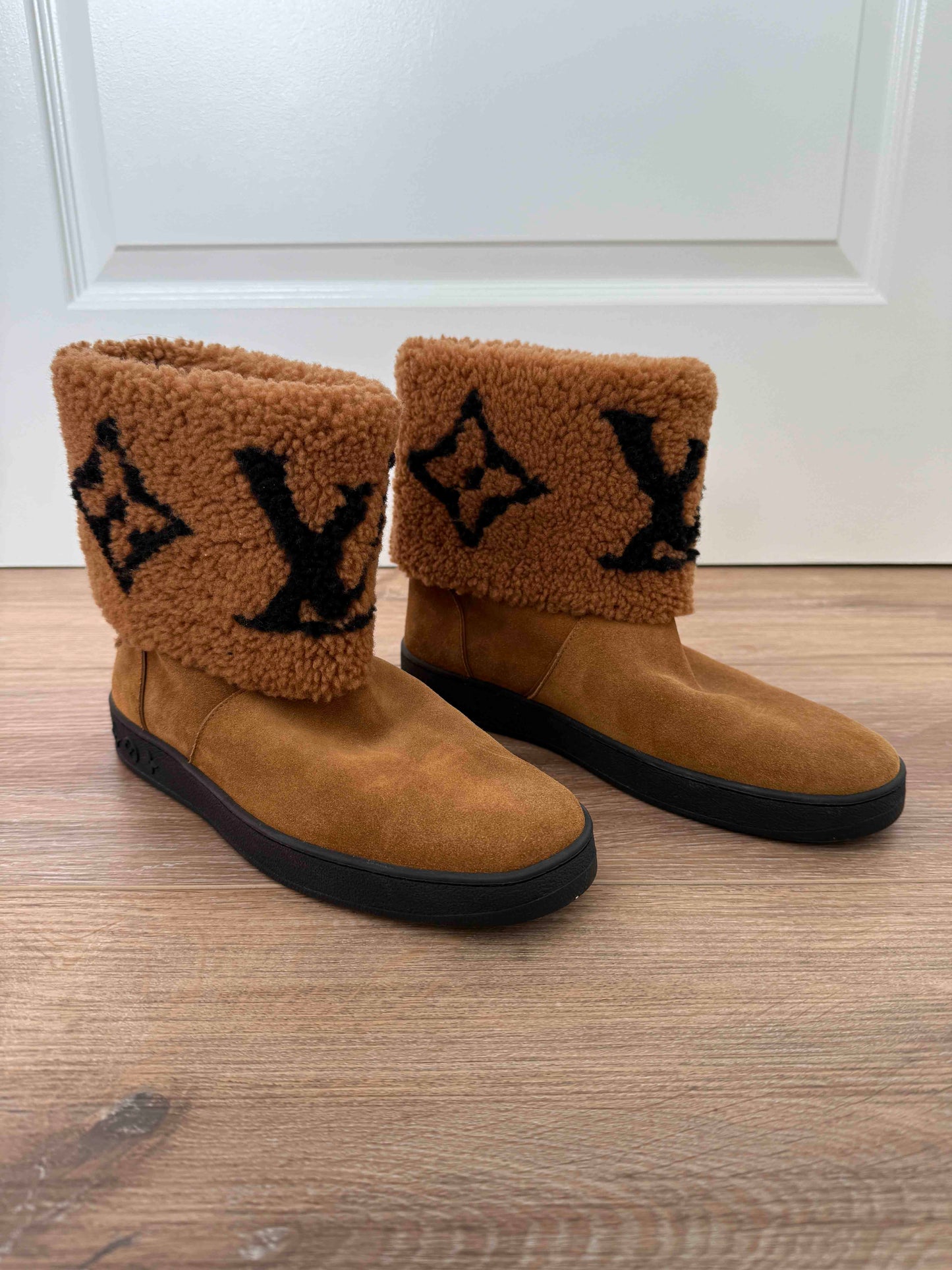 Louis Vuitton Suede/Calfskin Shearling Boot, 38