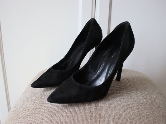 Louis Vuitton Black Suede Pumps, 38